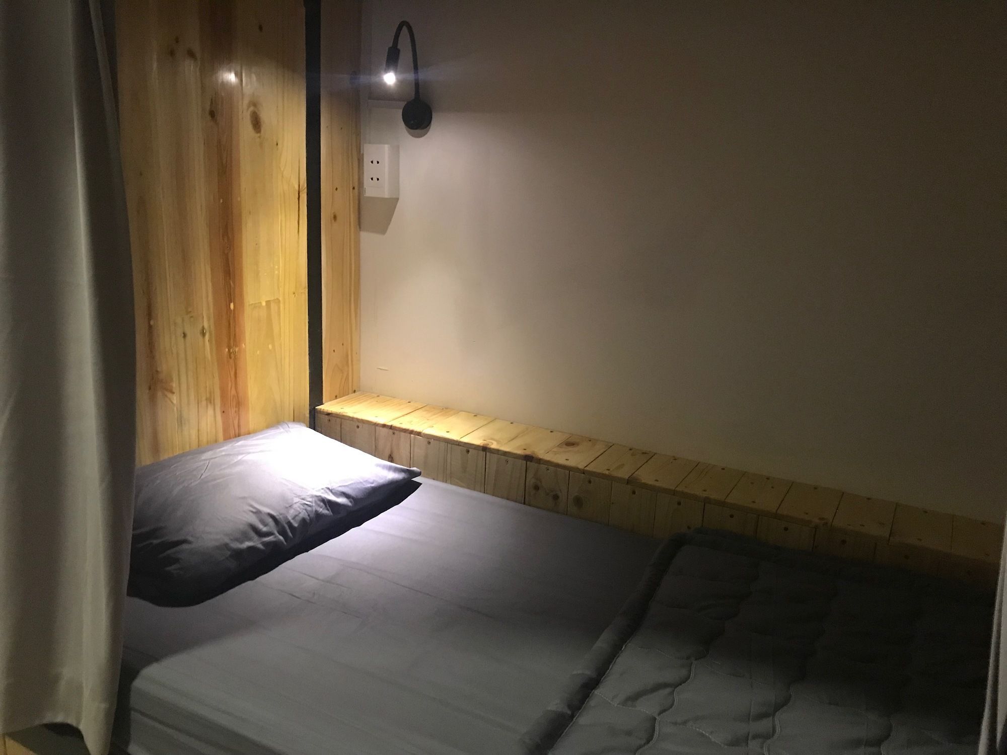 Wanderlust Saigon Hostel & Rooftop Bar Ho Chi Minh City Bagian luar foto